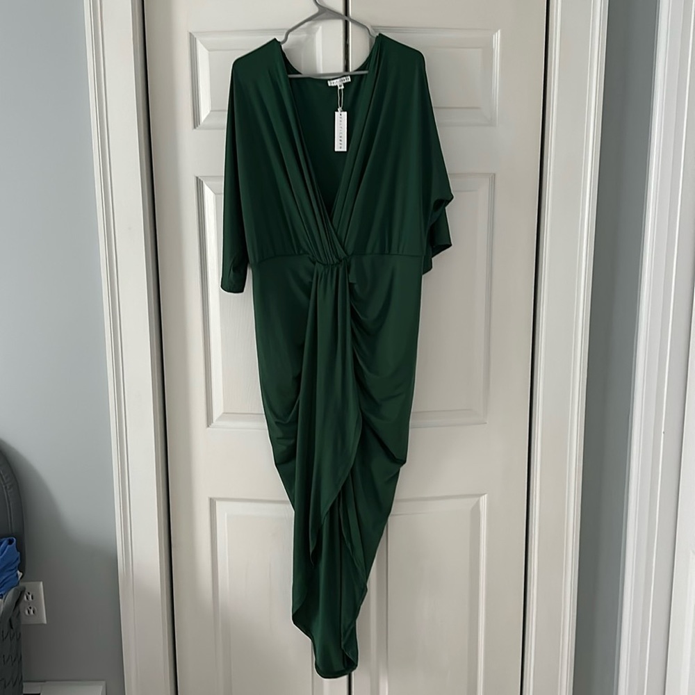 Stretchy dark green v neck dress from Baltic born